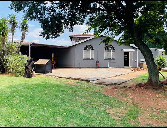 4 BEDROOM FREEHOLD FOR SALE IN DERSLEY